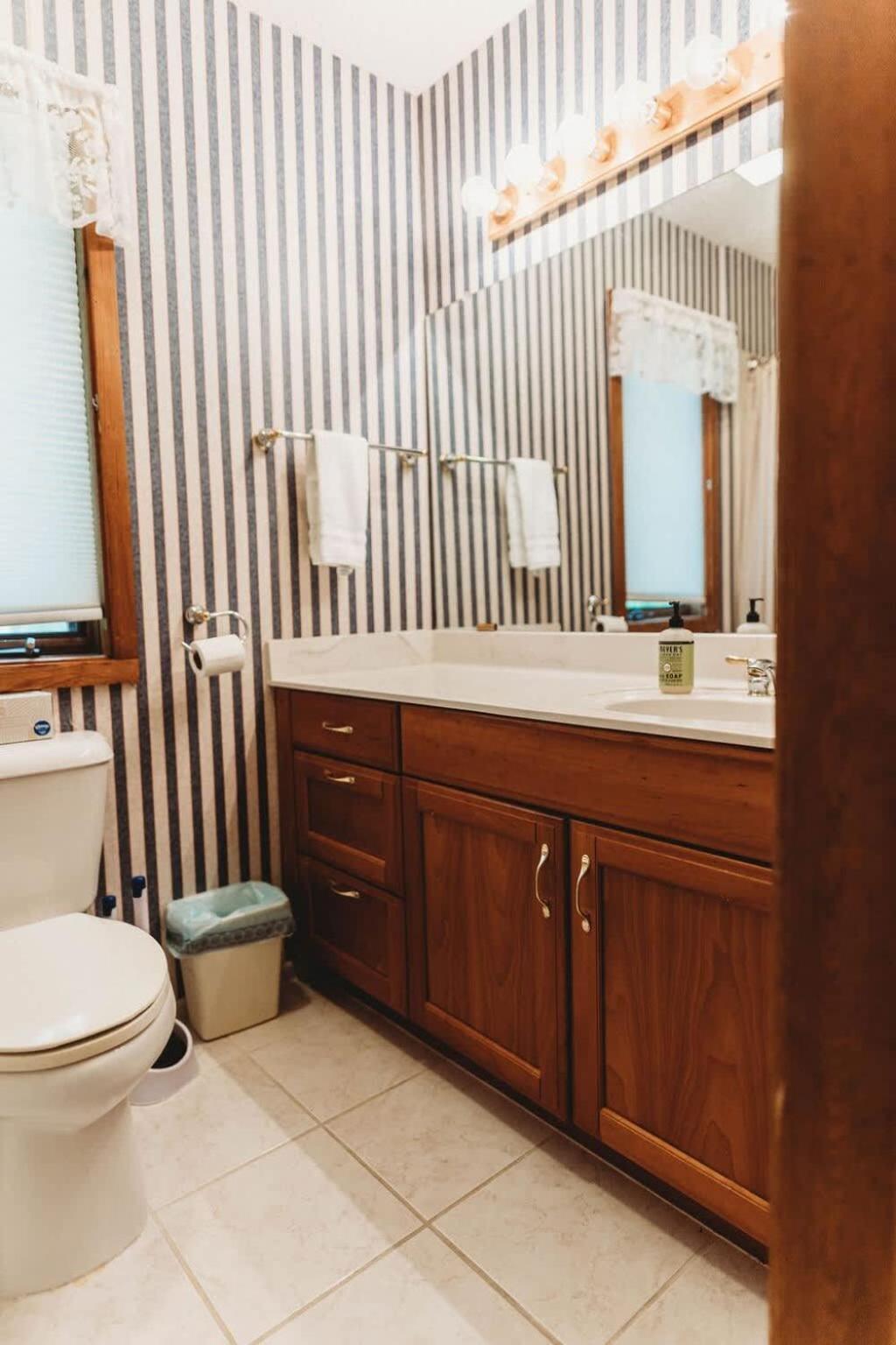 Top Floor Luxury, Sauna, Private Pool, Lake Bellaire Beach, 5 Beds, 4 Full Bath מראה חיצוני תמונה