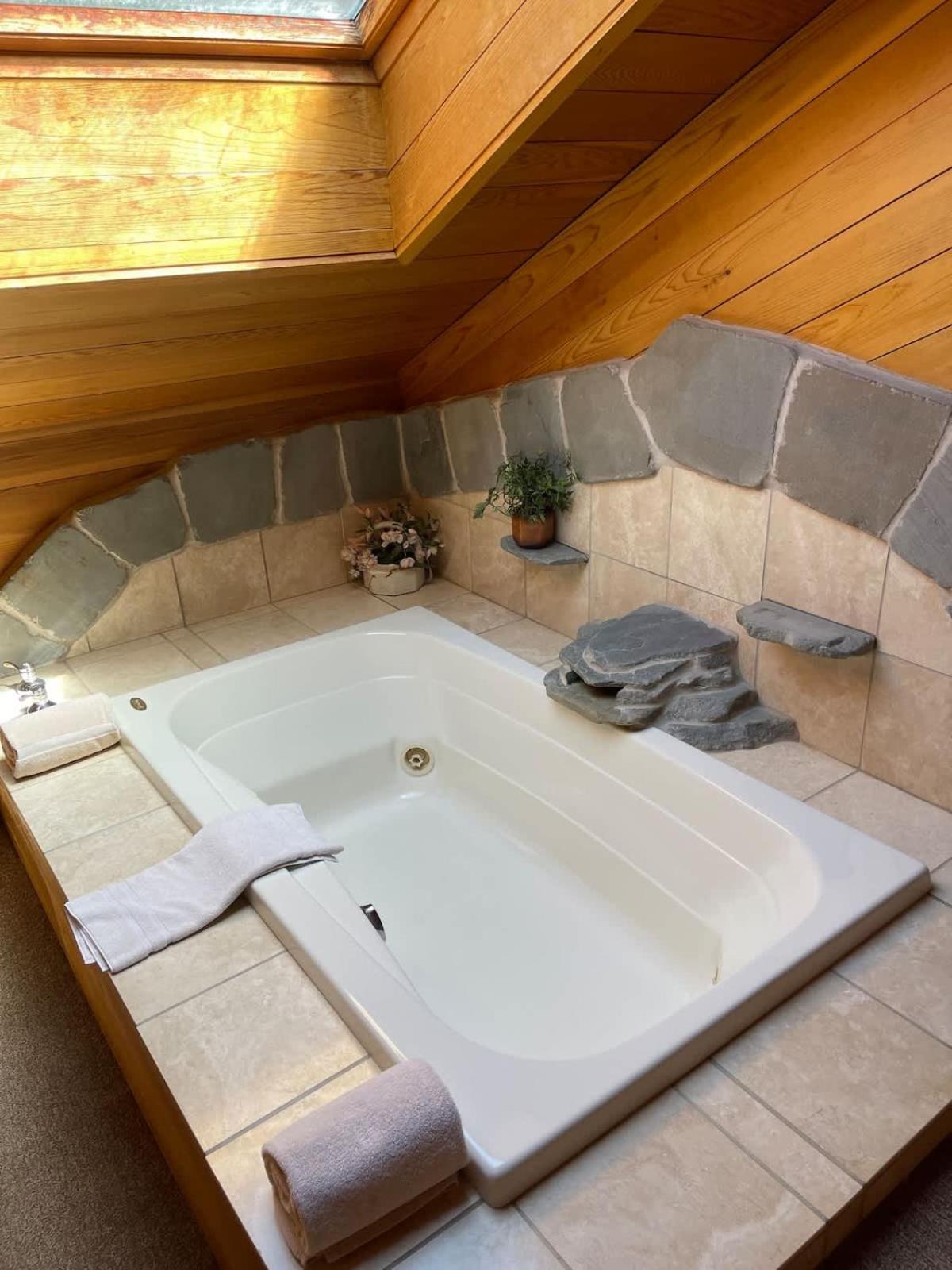 Top Floor Luxury, Sauna, Private Pool, Lake Bellaire Beach, 5 Beds, 4 Full Bath מראה חיצוני תמונה