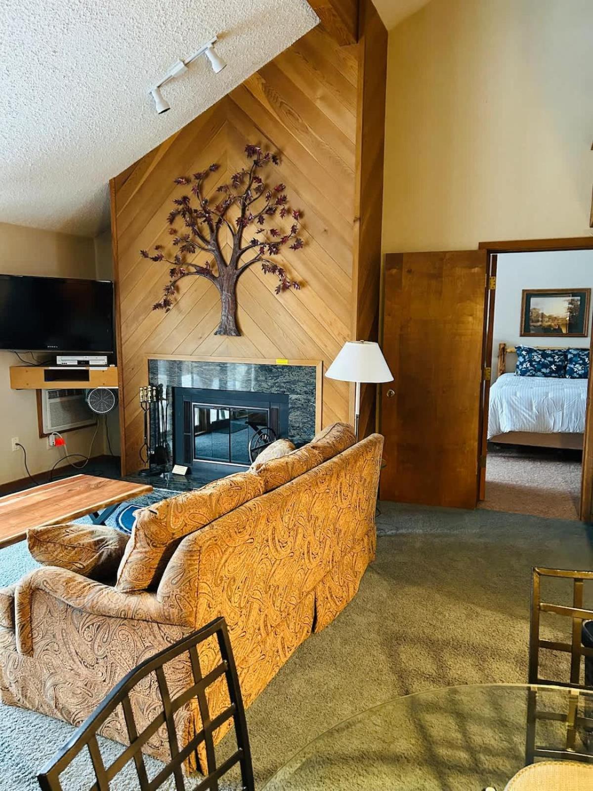 Top Floor Luxury, Sauna, Private Pool, Lake Bellaire Beach, 5 Beds, 4 Full Bath מראה חיצוני תמונה