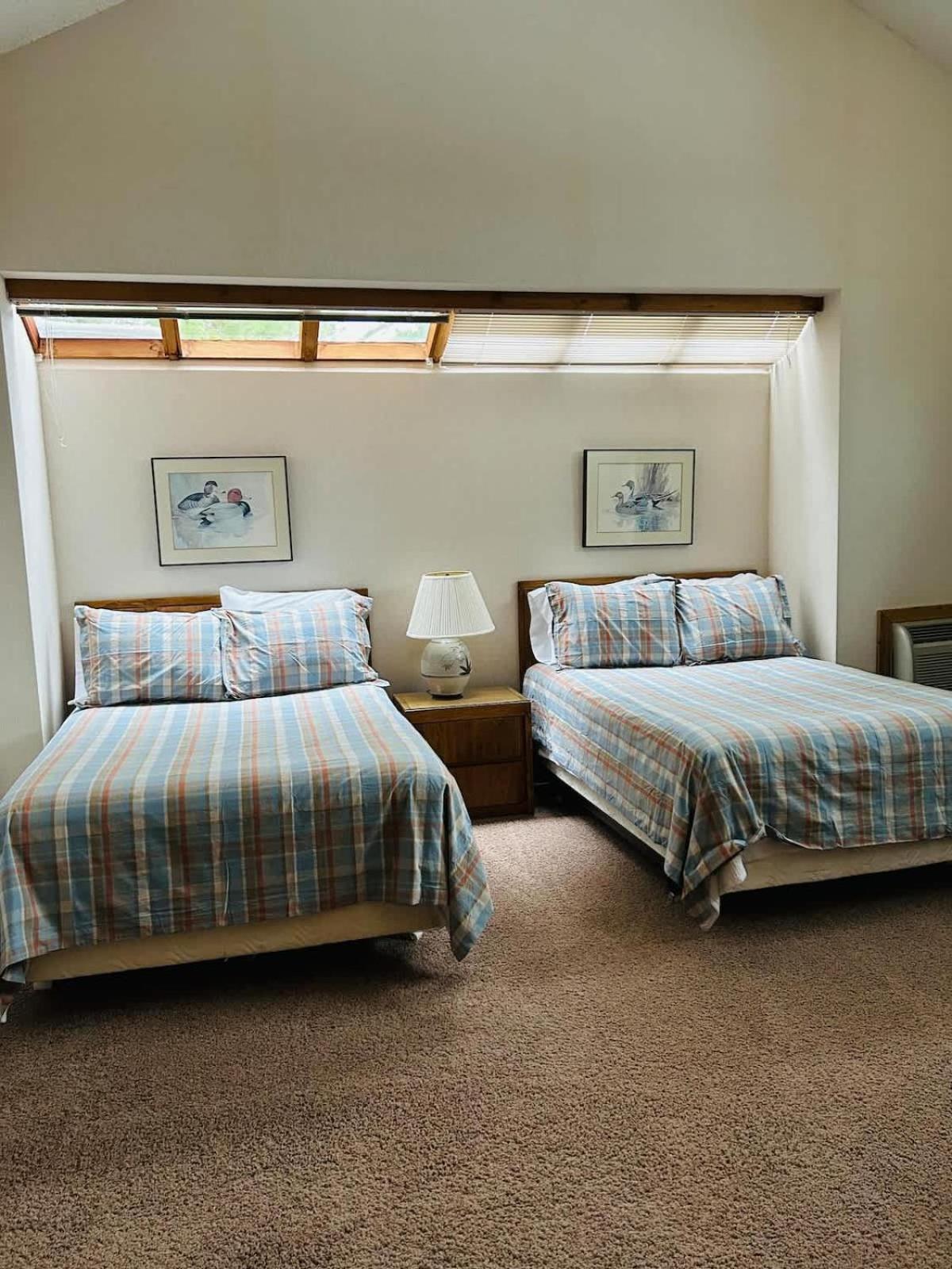 Top Floor Luxury, Sauna, Private Pool, Lake Bellaire Beach, 5 Beds, 4 Full Bath מראה חיצוני תמונה