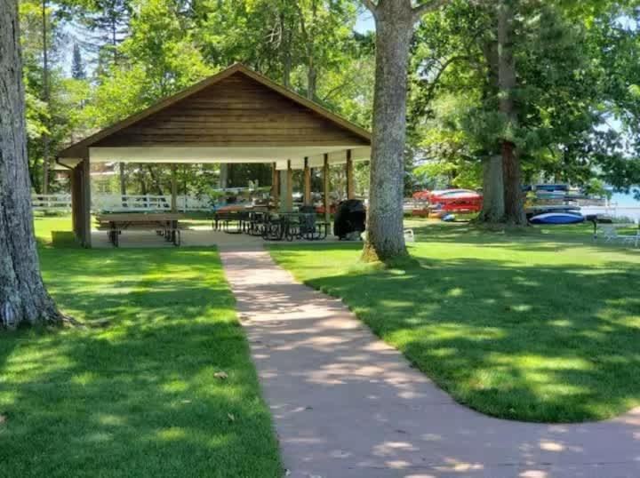 Top Floor Luxury, Sauna, Private Pool, Lake Bellaire Beach, 5 Beds, 4 Full Bath מראה חיצוני תמונה